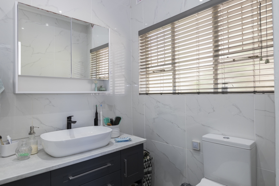 5 Bedroom Property for Sale in West Bank Eastern Cape